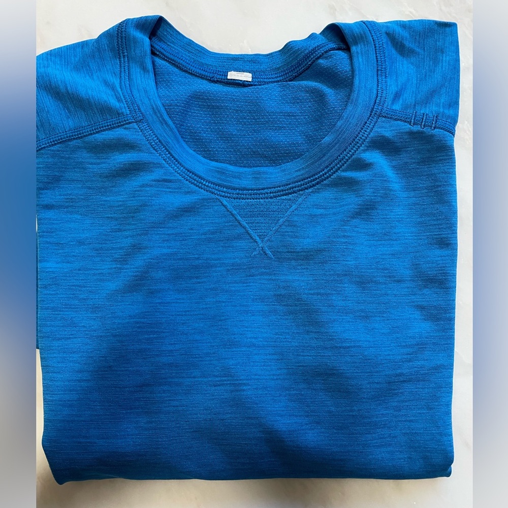 Lululemon Metal Vent Short Sleeve Shirt  Color Blue Size Large